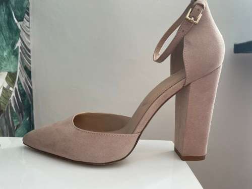 ALDO Nude heels - size 7