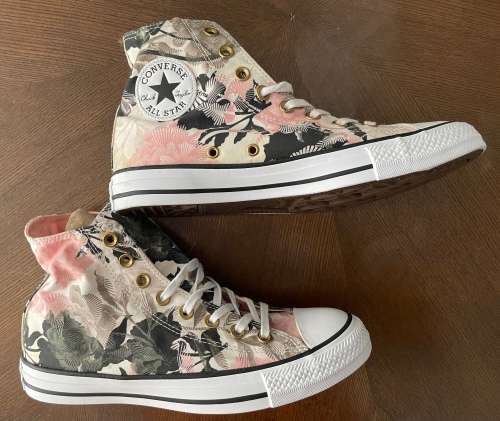 Ladies Converse Hightop sneakers -floral print - Size 7