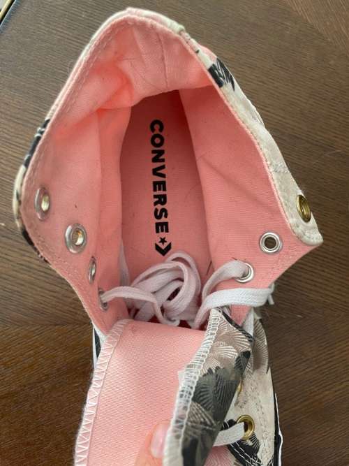 Ladies Converse Hightop sneakers -floral print - Size 7