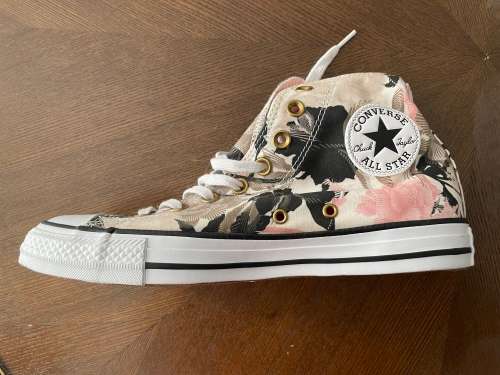 Ladies Converse Hightop sneakers -floral print - Size 7