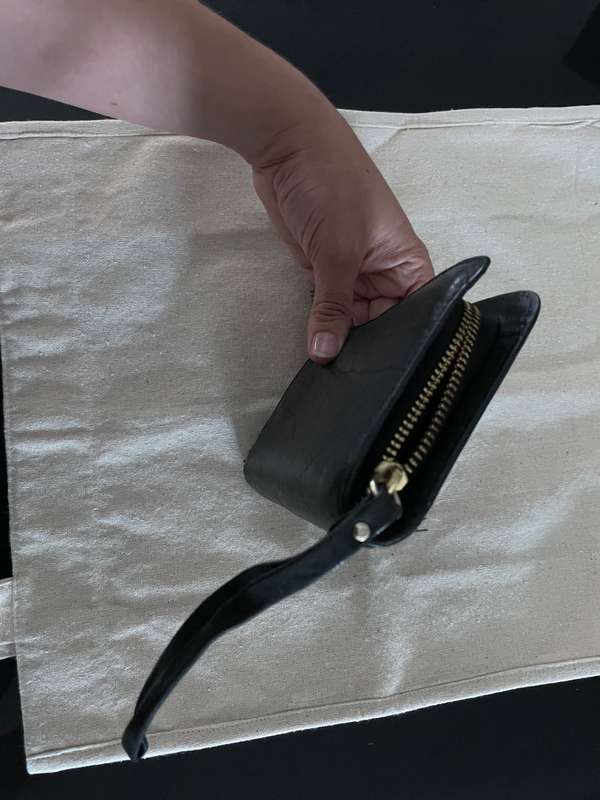 TRENERY black leather purse