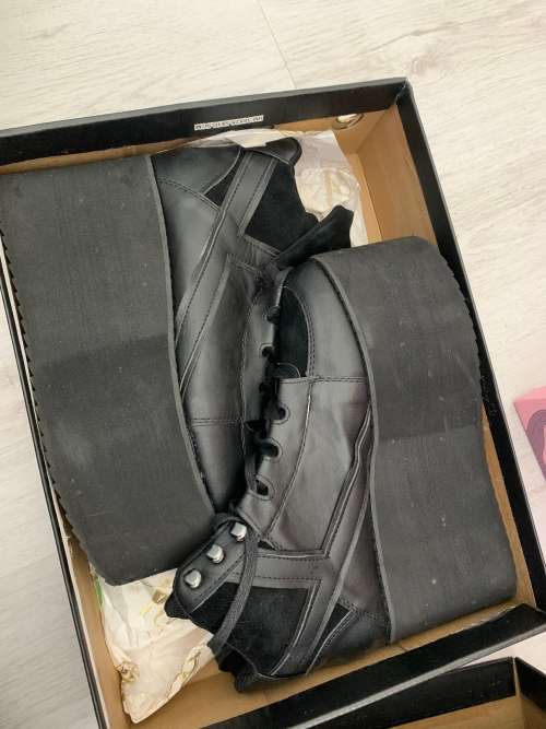 YRU COZMOS BLACK PLATFORMS *Very Rare* Ladies Size 7