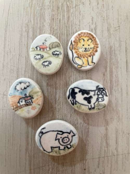 VERY UNIQUE vintage button covers - hand painted - animals
