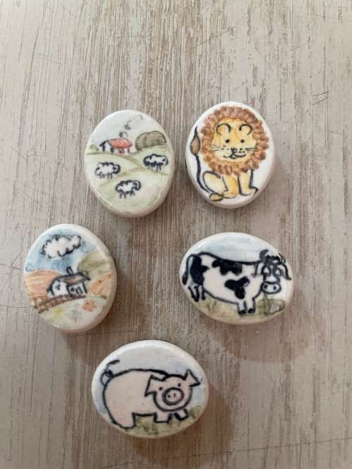 VERY UNIQUE vintage button covers - hand painted - animals