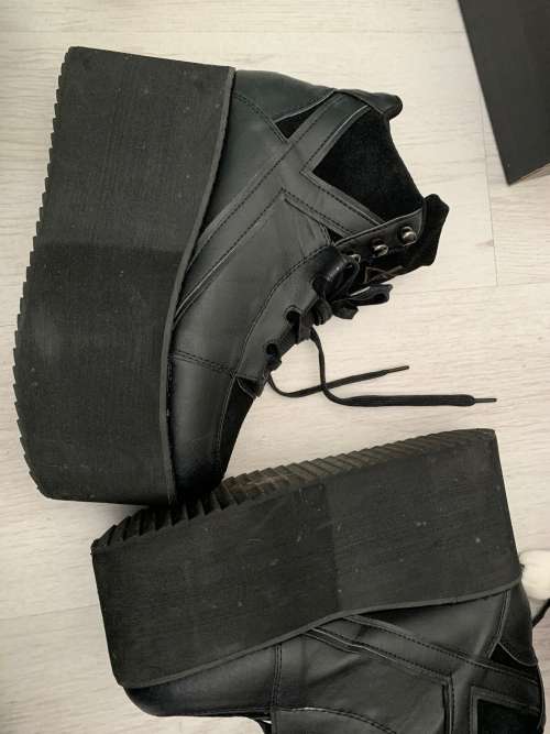 YRU COZMOS BLACK PLATFORMS *Very Rare* Ladies Size 7