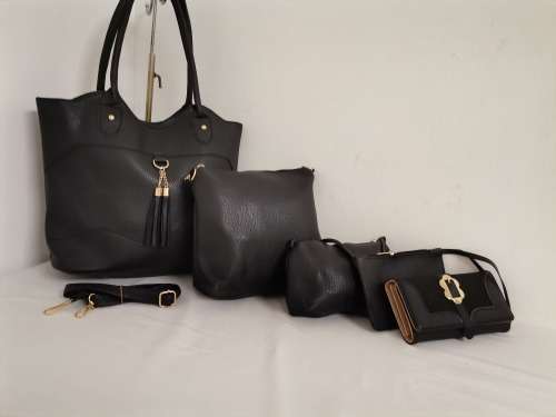 Ladies stunning 5 pieces  handbags set black