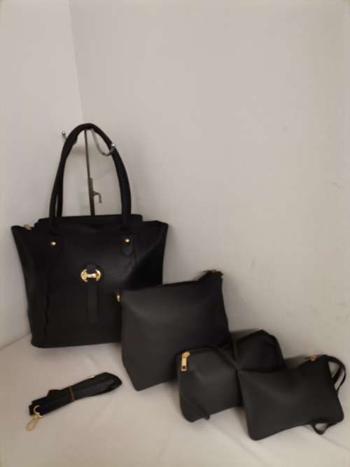 NEW STUNNING 4PC HANDBAG SET BLACK
