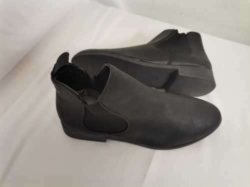 New ladies ankle boots blk size 4