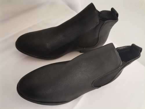 New ladies ankle boots blk size 4