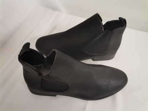 New ladies ankle boots blk size 4