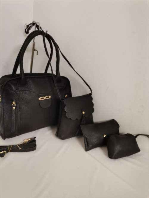 Ladies stunning 4 pieces handbags black