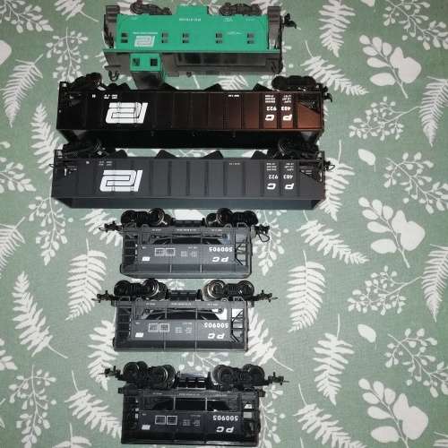 Pencentral Hoppers and Caboose Lot