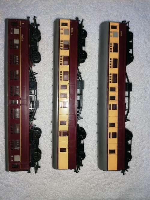 TRIANG X 3 coaches (OO)