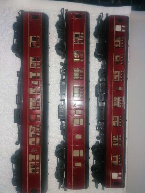 Hornby x 3 coaches (OO)