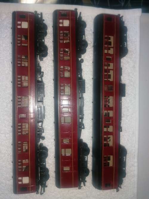 Hornby x 3 coaches (OO)