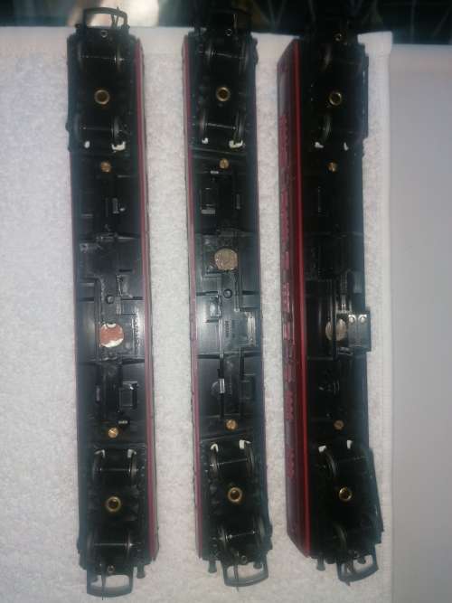 Hornby x 3 coaches (OO)