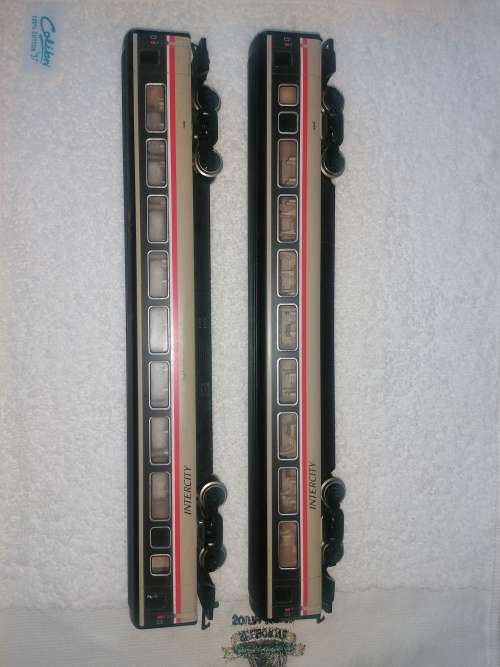 HORNBY x 2 Coaches (OO)