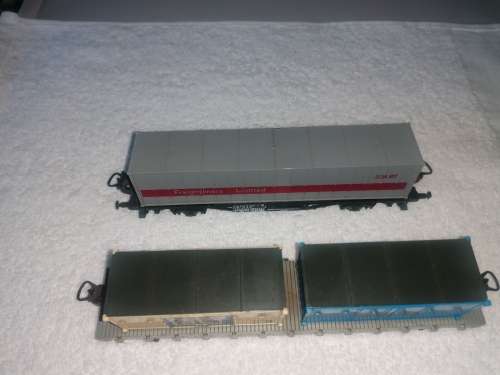 LIMA wagons x 2 (HO)