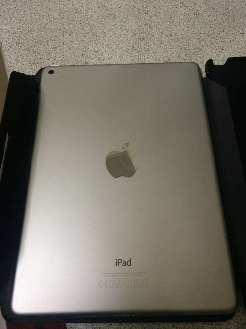 *** iPad Air 2 16gig Wifi - Cracked screen / lcd ***
