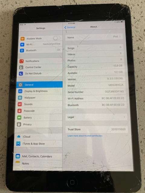 *** Apple iPad mini Wifi 16gig*** works but screen damaged