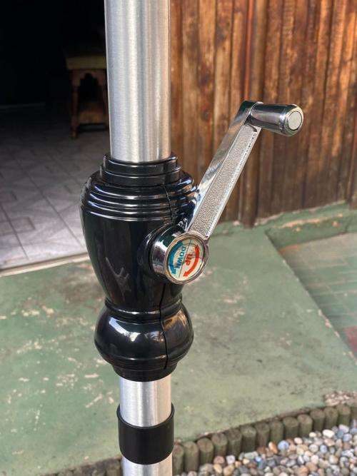 ***Garden / Patio Outdoor 2.7m Deluxe Aluminium Umbrella with Base*** - Brand New