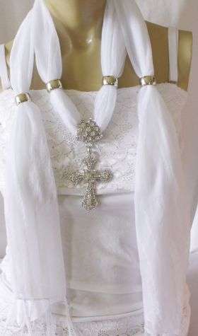 STUNNING WHITE SCARF WITH CROSS