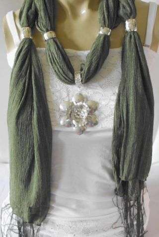 STUNNING DARK GREEN SCARF WITHFLOWER