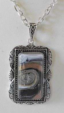 NECKLACE WITH STUNNING PENDANT