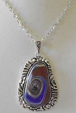 NECKLACE WITH STUNNING PENDANT