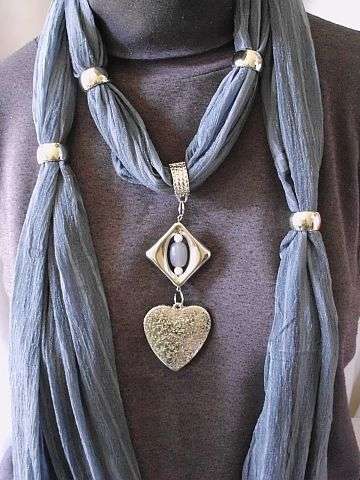 STUNNING GREY SCARF WITH HEART PENDANT