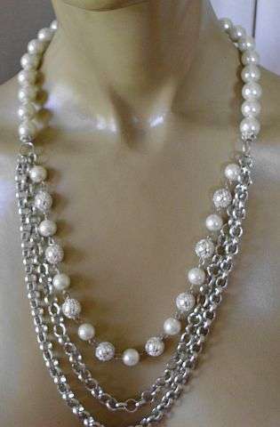 STUNNING FAUX PEARLS AND CHAIN NECKLACE