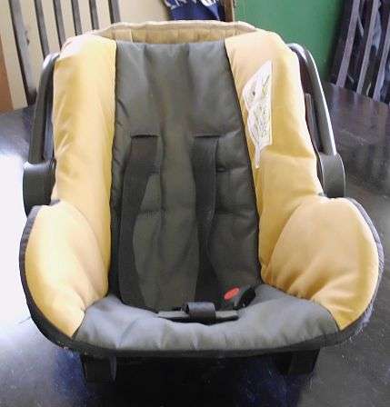 BABY CARRIER/CAR SEAT AND 3 WHEELER PRAM