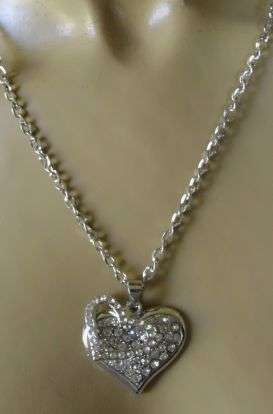 DOUBLE HEART PENDANT NECKLACE