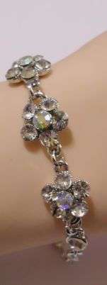 DAINTY DAISY BRACELET