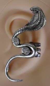 STUNNING  SNAKE  EAR CUFF