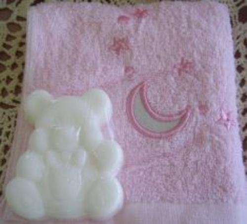 PINK HANDTOWEL WITH EMBROIDERY AND SOAP