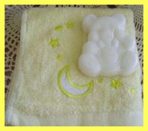 Primrose Handtowel with embroidery and Teddy Soap