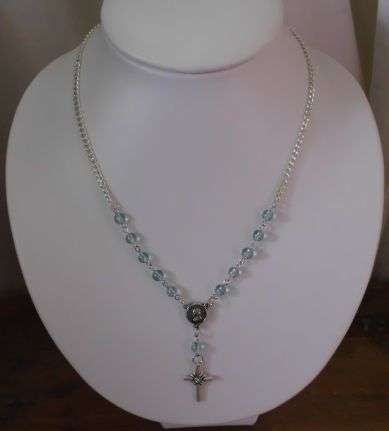 PRETTY ROSARY NECKLACE