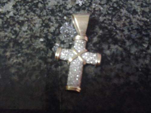 ***BARGAIN*** 9ct Solid gold 10.4g Cross (With 92 Brilliant Cut Diamonds 0.65ct)
