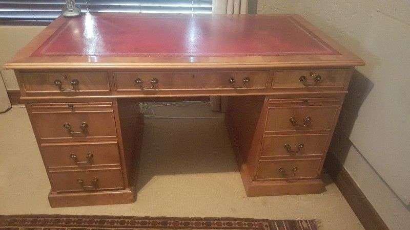 ** R1 - NO RESERVE ** Gordon Fraser Chippendale Office Desk | Yew wood | Leather Inlay