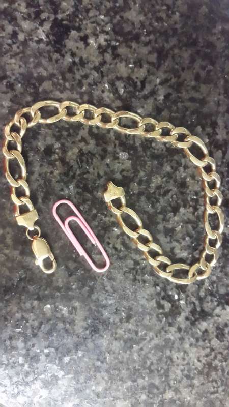 ** VALUE R22,000 ** Solid 9ct Gold bracelet (22 grams)