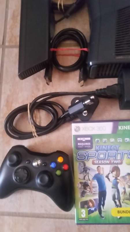 XBOX 360 , 4GB + Kinect + 4 Games + 1 Remote