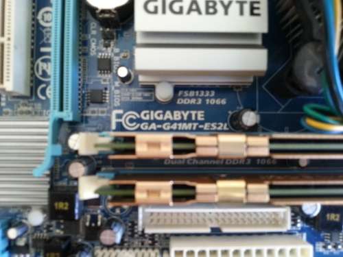 Gigabyte Mainboard + CPU + 4GB Memory
