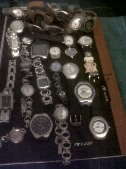 A JOB LOT OF LADIES AND GENTS WRISTWATCHES