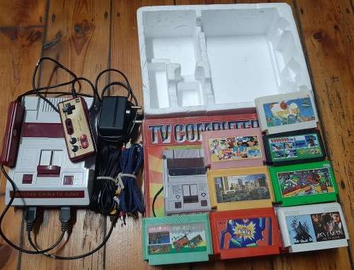 VINTAGE TV GAME INCLUDES CARTRIDGES