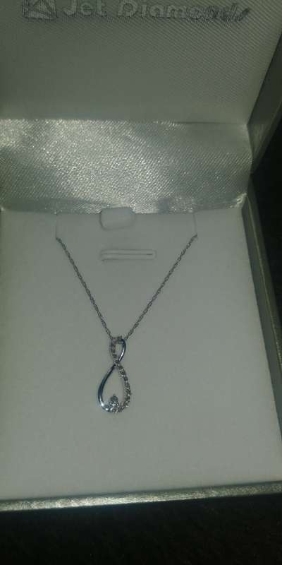 0.200 Round Cut 10 KT White Gold pendant, necless included