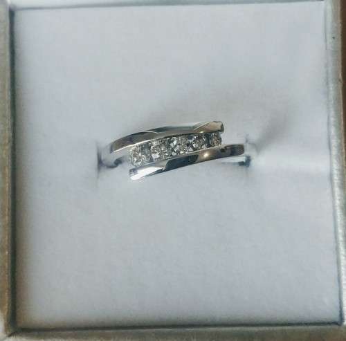 White Gold Diamond Ring - 10kt Solid Gold -  Size N - 0.300 Round Cut Diamonds