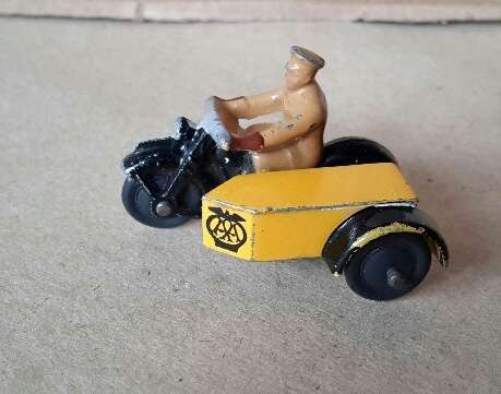Vintage Dinky Toys AA Motorcycle Patrol   1/18