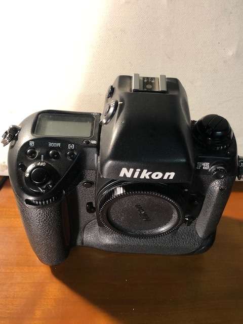 NIKON F5 MINT LIKE NEW