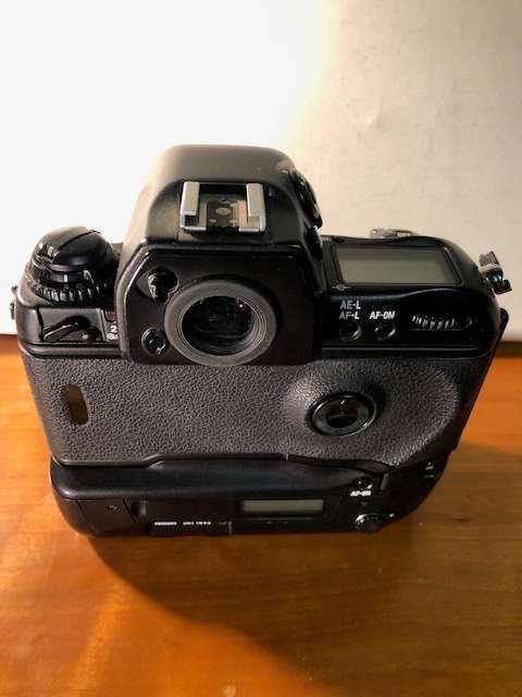 NIKON F5 MINT LIKE NEW